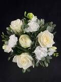 bryllup brudepige buket hvide roser nuancer