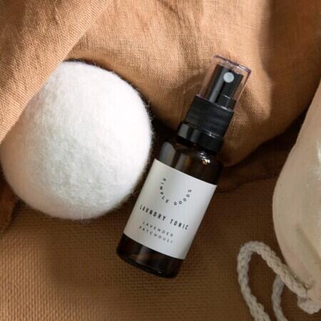 Simple Goods Tøj rens med duft, lavendel og patchouli. Køb hos Aromaliv