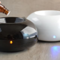 Varme Aroma sten. Elektrisk, enkelt og lydløs til duft i rummet og aromaterapi. Find den hos Aromaliv.dk