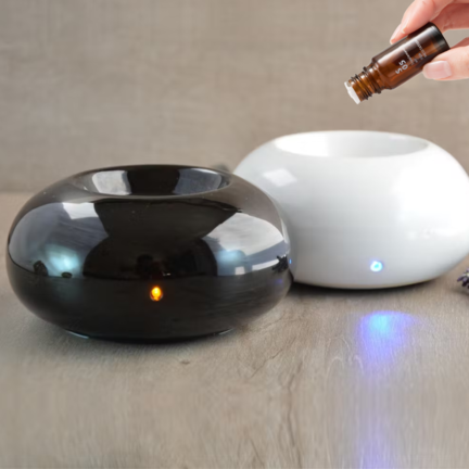 Varme Aroma sten. Elektrisk, enkelt og lydløs til duft i rummet og aromaterapi. Find den hos Aromaliv.dk