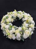 begravelse blomsterkrans hvide nuancer stor